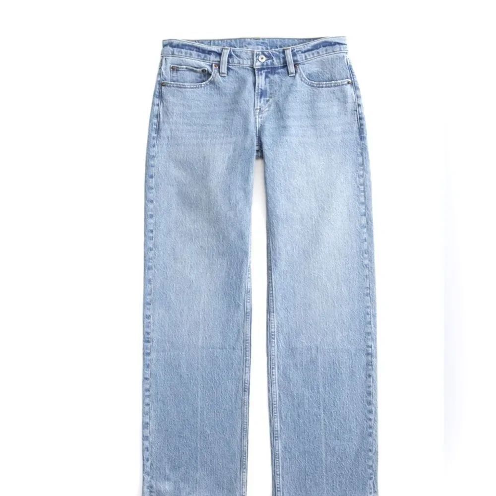 NWOT $90 Abercrombie & Fitch *Curve Love* Low Rise 90s Straight Jean